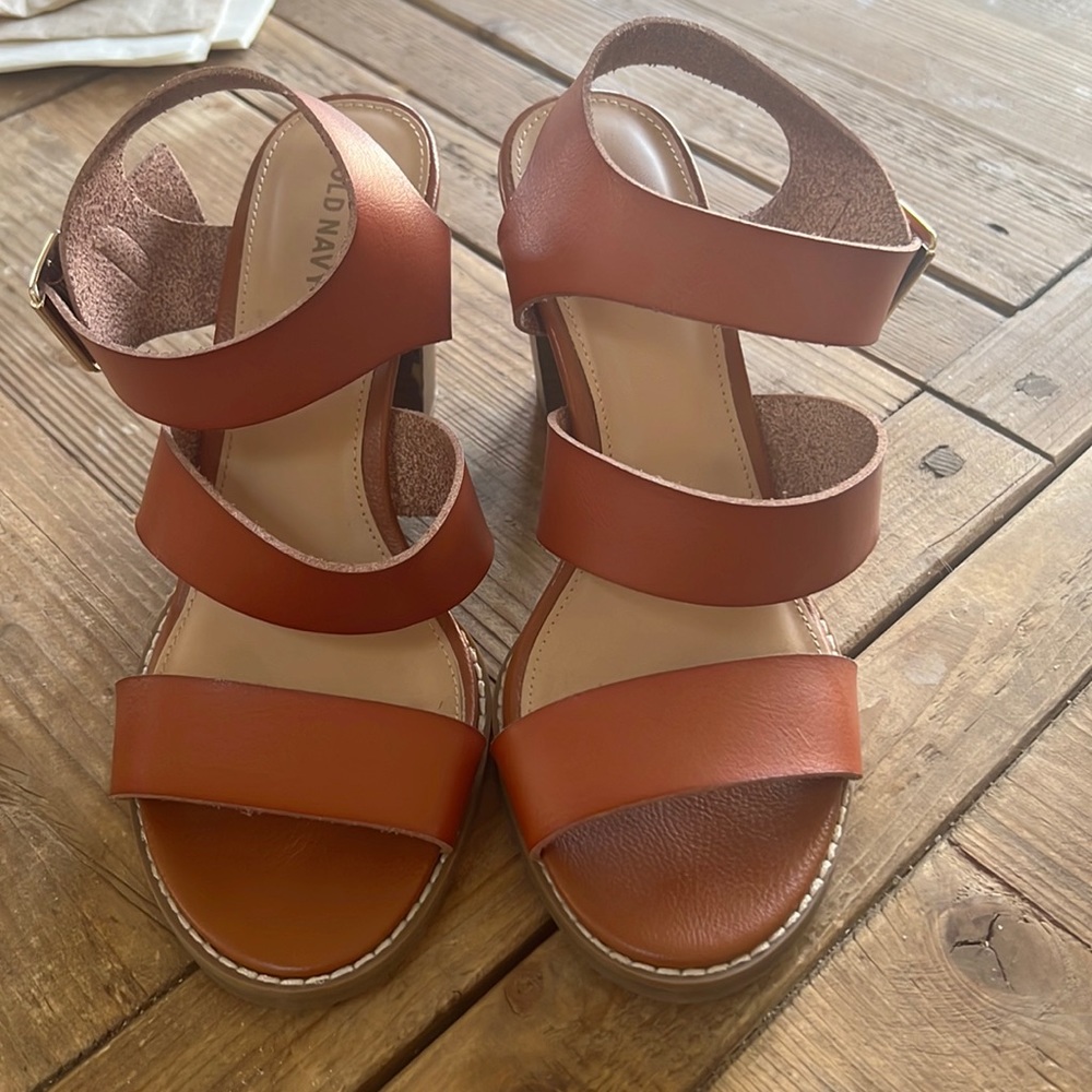 Size 8 Old Navy Cognac Heels
